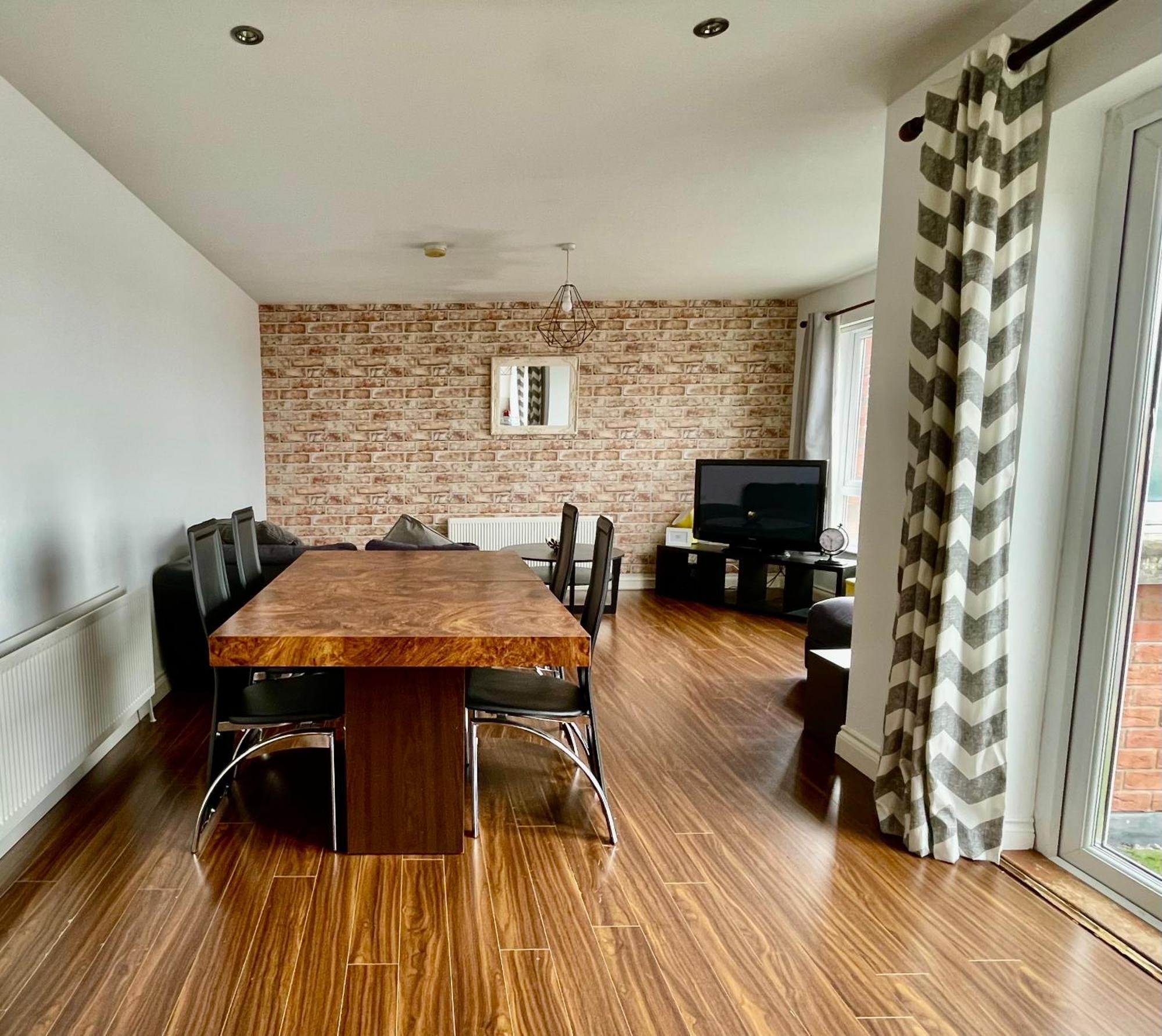 2 Bedroom City-Centre Apartment With Free Parking Μπέλφαστ Εξωτερικό φωτογραφία